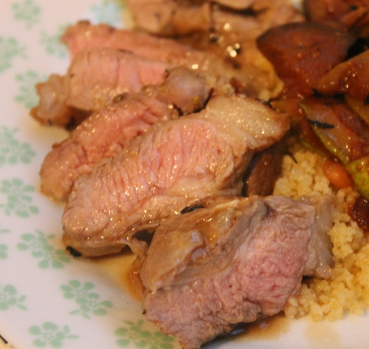 Gebakken lamsbiefstuk met aardappels en groente